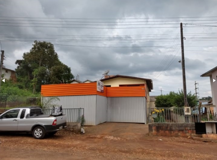 Casa Com Barracão